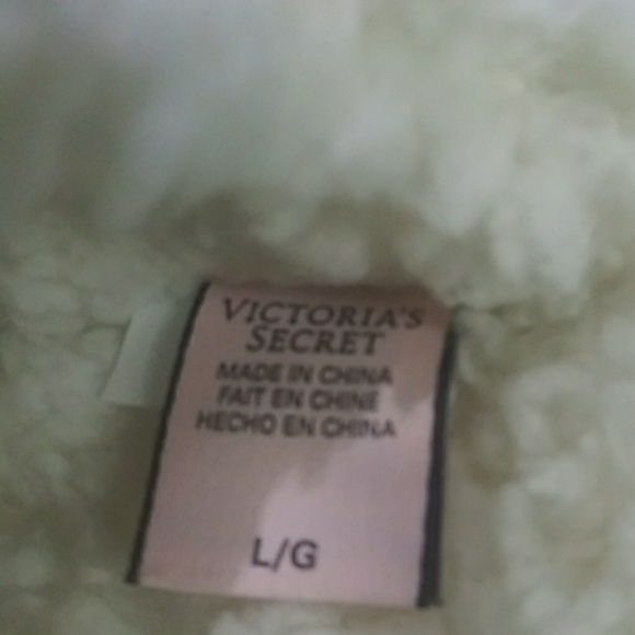 Victoria Secret Sheepskin Comfort 🆕 - Picture 2 of 3